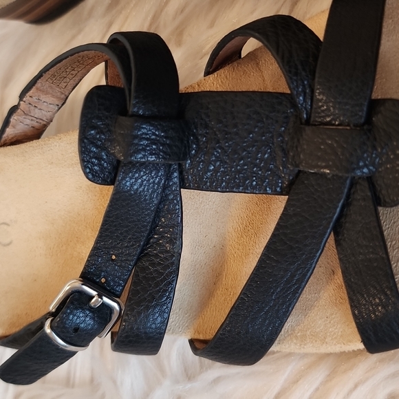 Vionic Black Leather Sandals, Size 6 - Picture 9 of 14